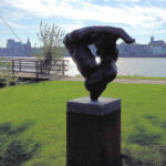 (7) Marti de Greef, Driehoeksverhouding, 1993, brons, 100 x 100 cm